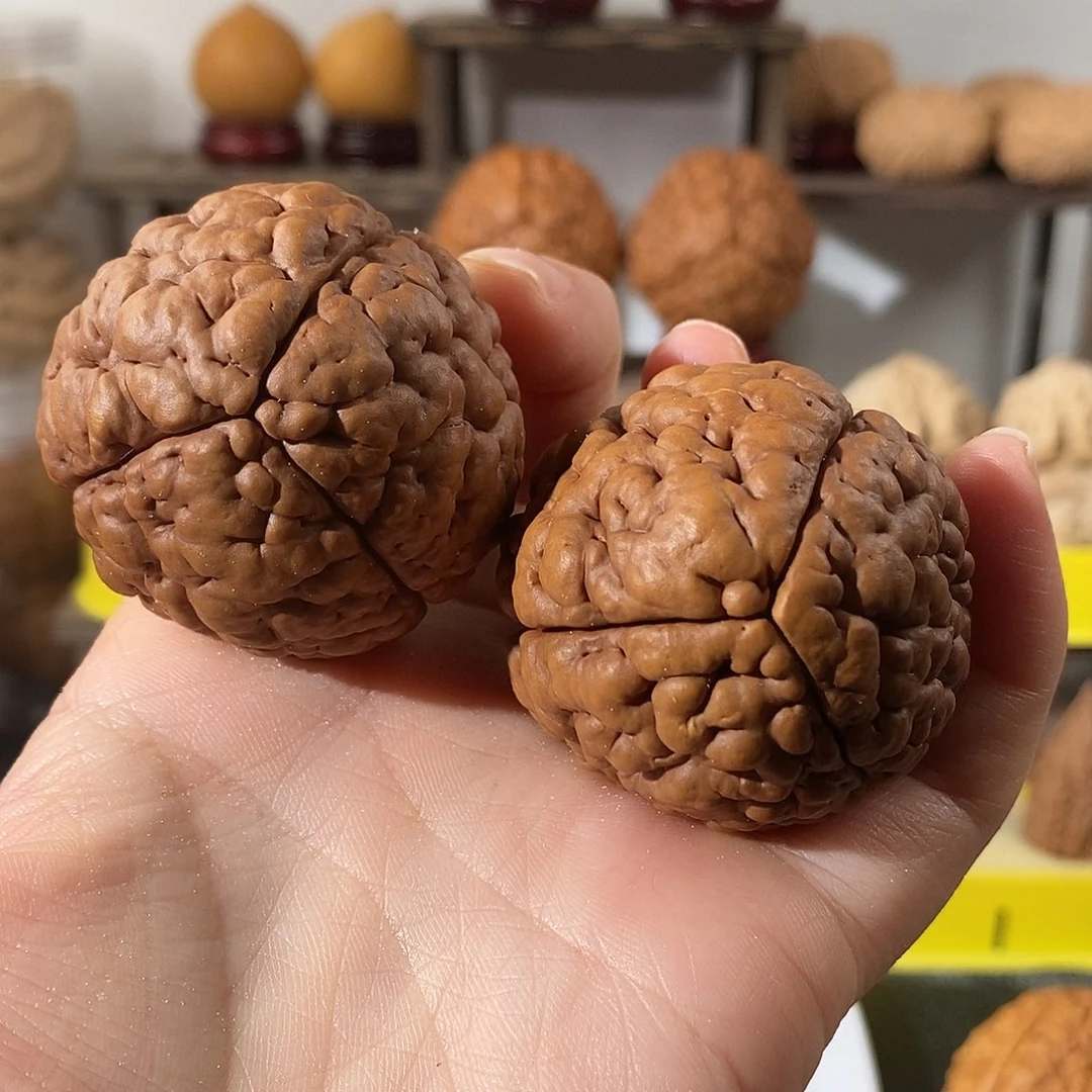 吊坠文玩核桃三瓣脑纹金刚4453