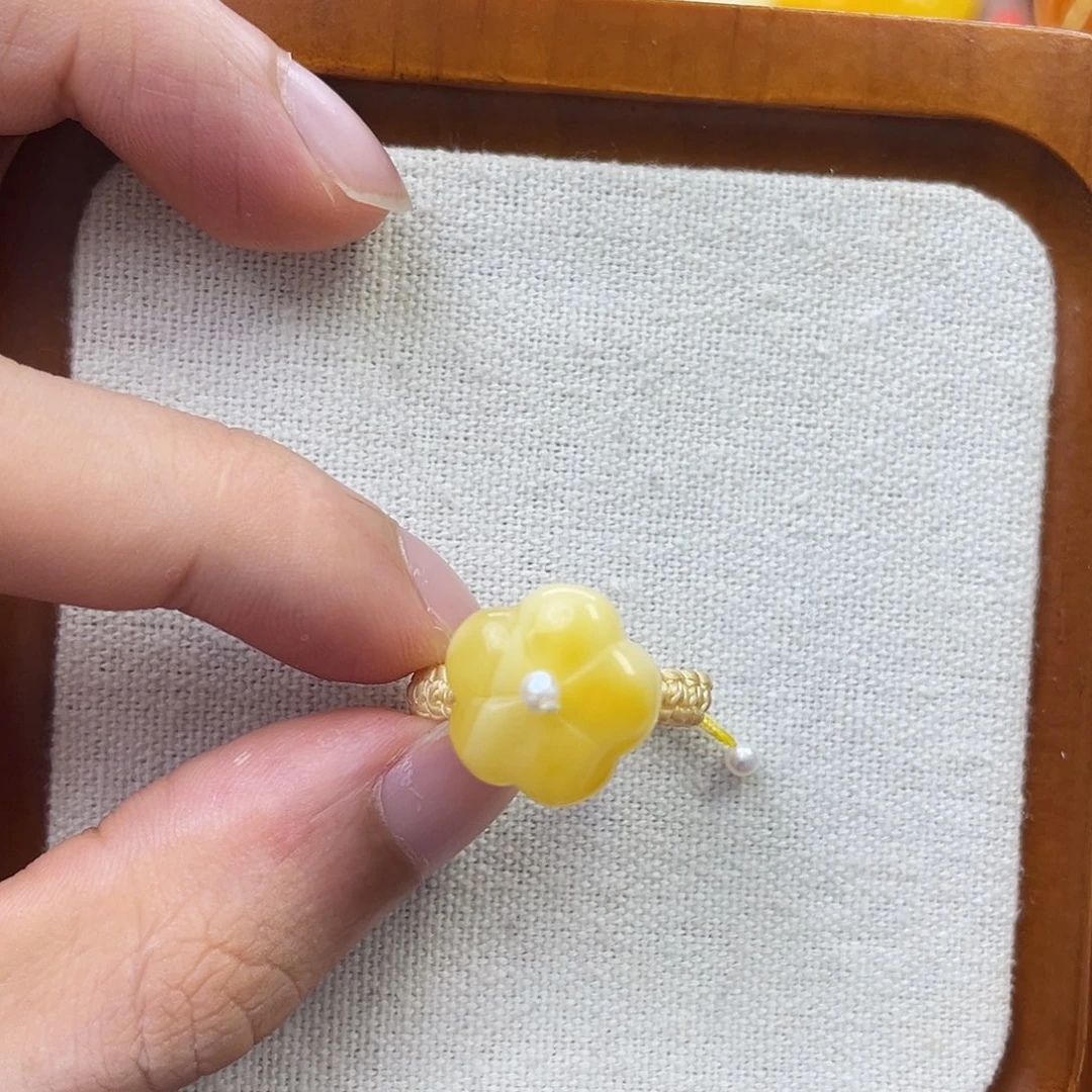 裸石琥珀未镶嵌花花戒指