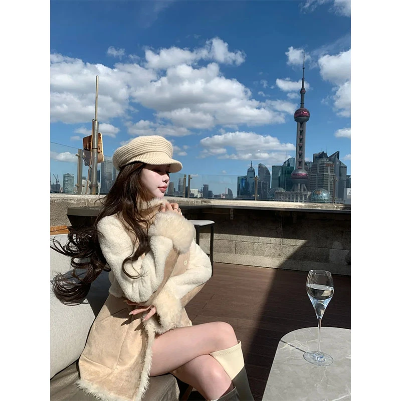 2025秋季韩版巨好看的皮毛一体毛呢外套扭结吊带背心百搭短裤套装