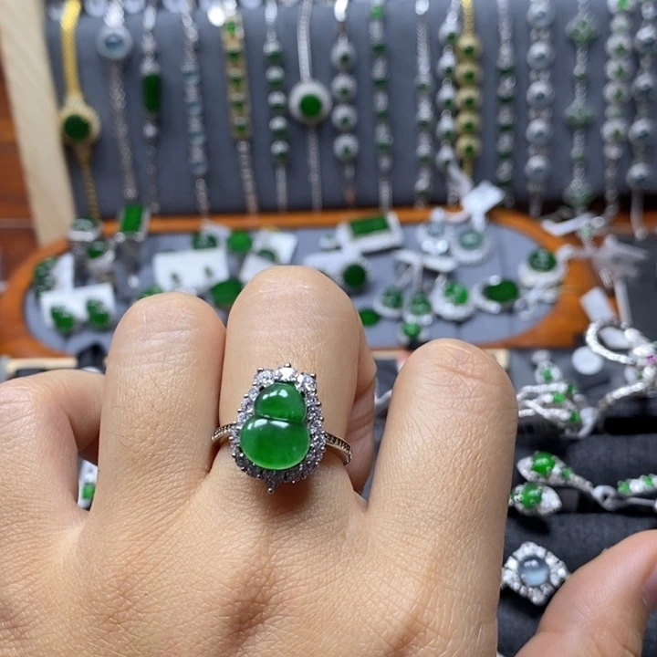 翡翠颈饰银S925镶嵌田**娘翡翠A货