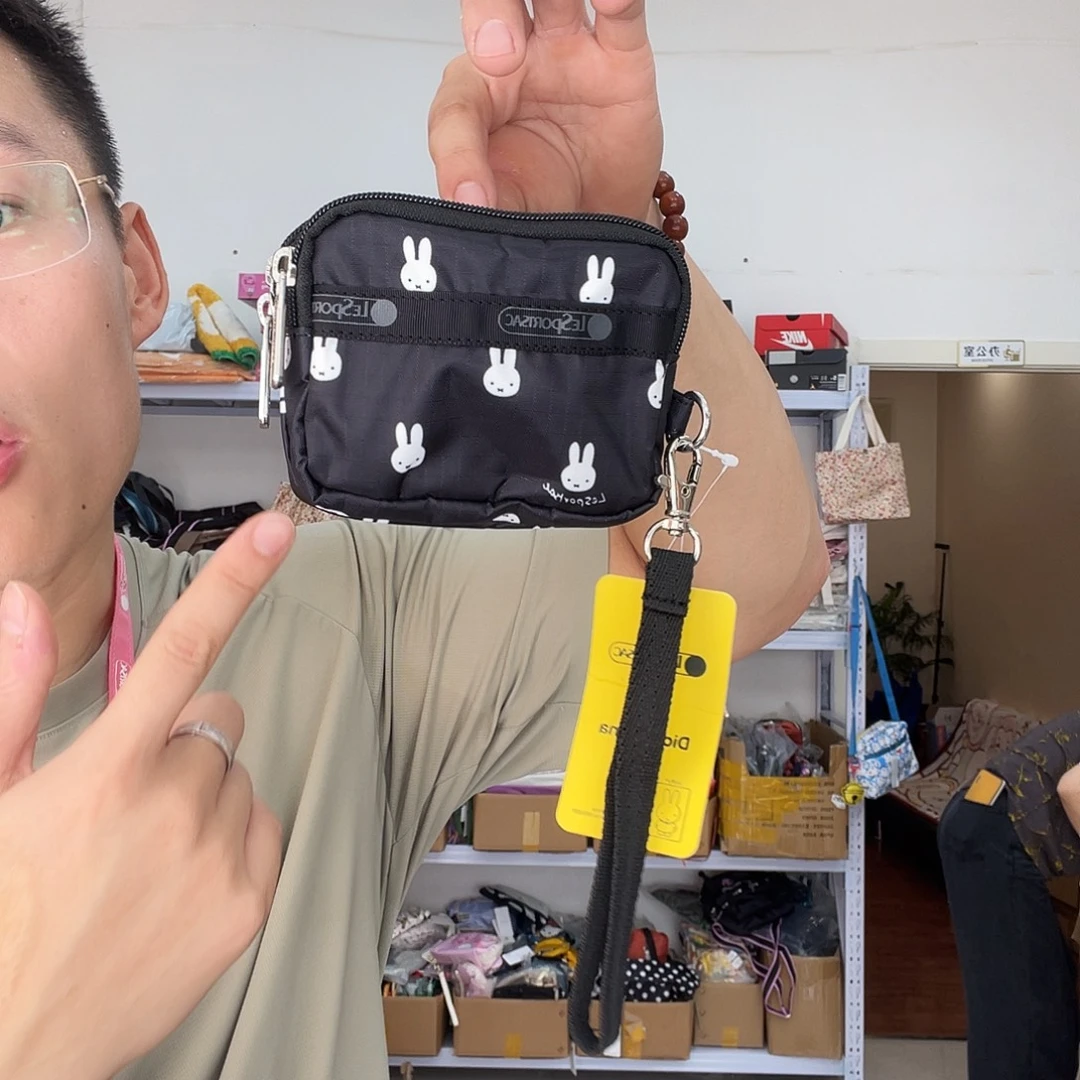 PU化妆包等产品和产品