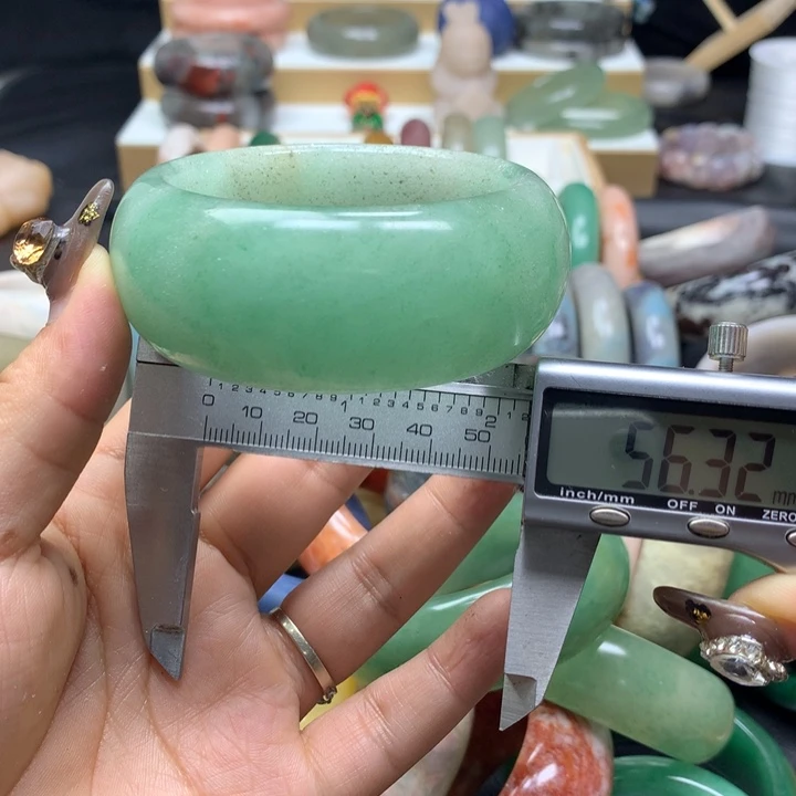 未镶嵌手镯石英质玉