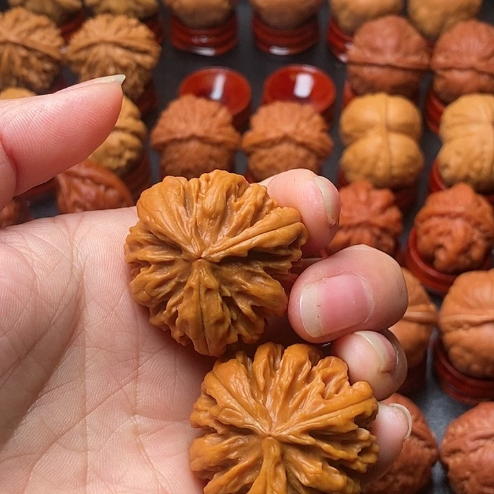 阿***.吊坠文玩核桃三棱