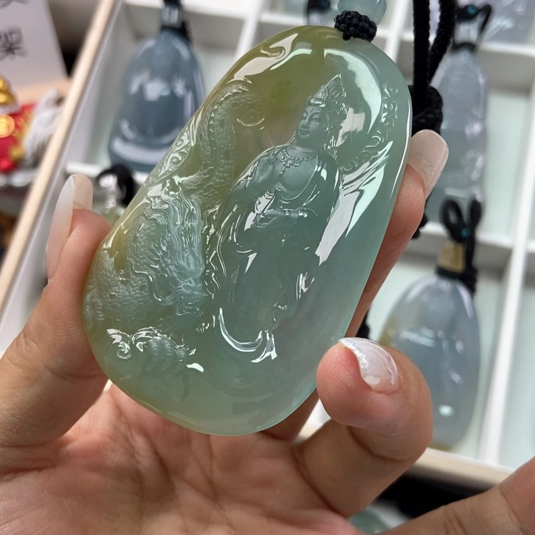 翡翠挂件未镶嵌上**水翡翠