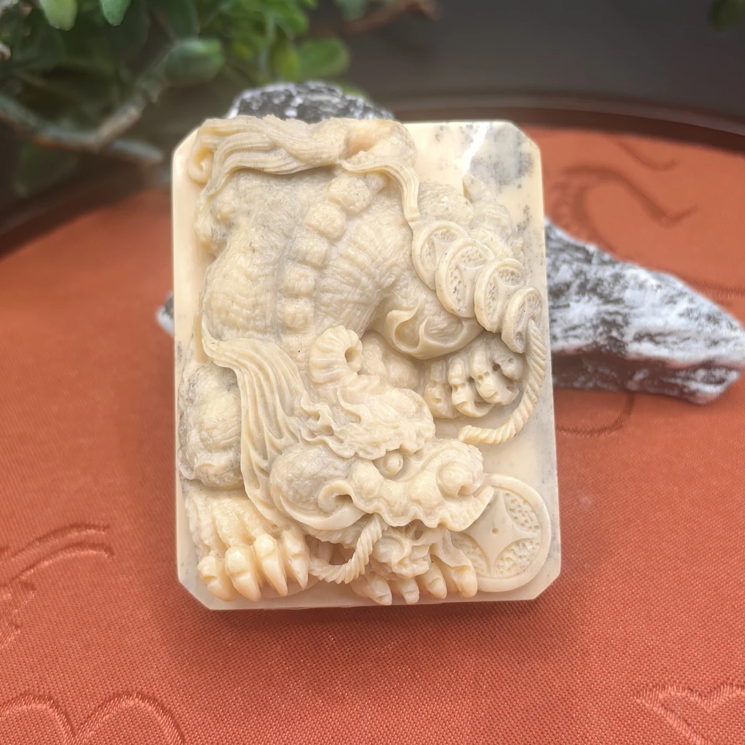 天然猛犸牙水墨沁色冰料貔貅牌手工精雕