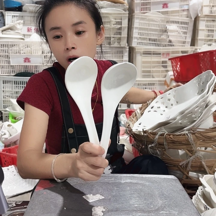 盘微瑕产品介意勿拍…两个勺子