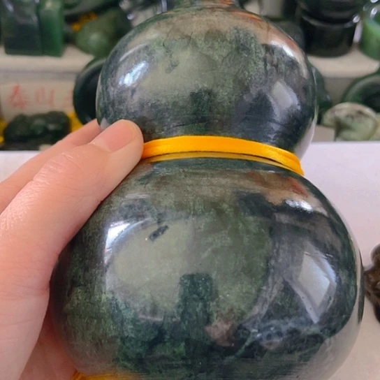 蛇纹石玉颈饰未镶嵌小*子