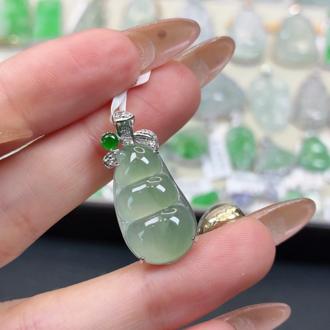 翡翠18K金镶嵌颈饰