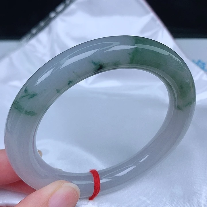 未镶嵌手镯（圆镯）翡翠天然