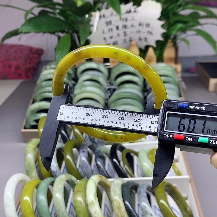 未镶嵌蛇纹石玉手镯31