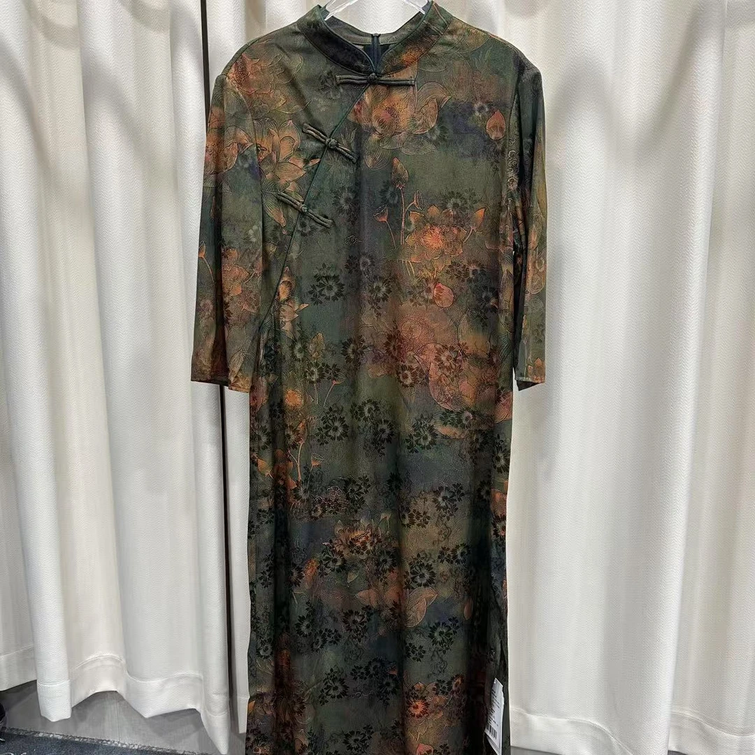 52705 绿色莲花香云缎连衣裙