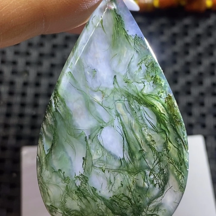 未镶嵌颈饰玛瑙/玉髓书*
