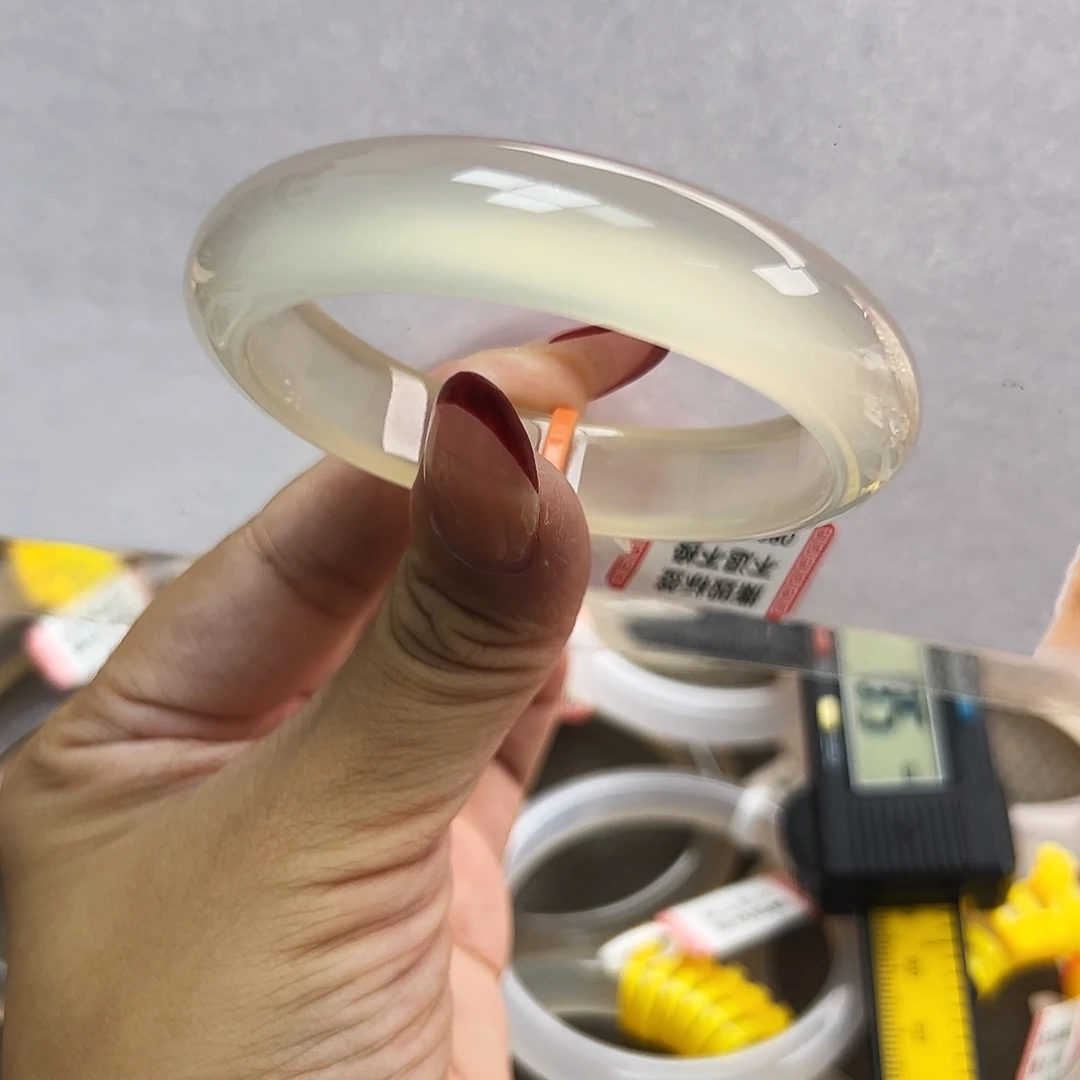 姚****手镯玛瑙/玉髓未镶嵌