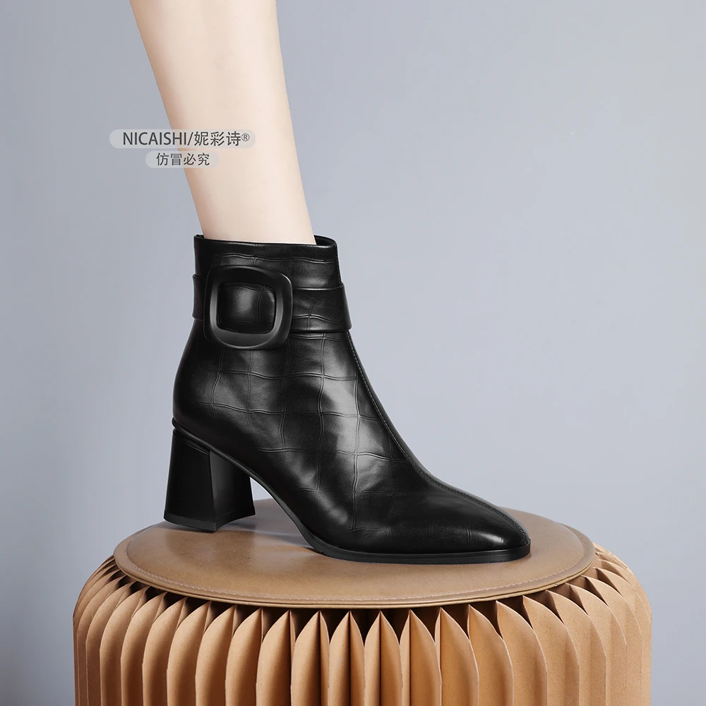 2025年新款法式轻奢时装靴女软皮圆头皮带扣中跟气质加绒短靴0368