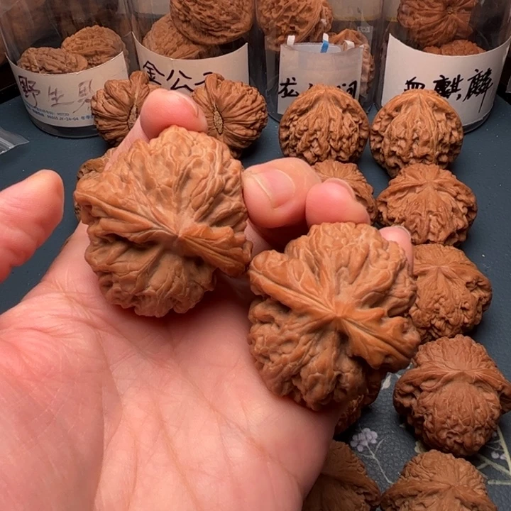 文玩核桃吊坠42红锦鲤