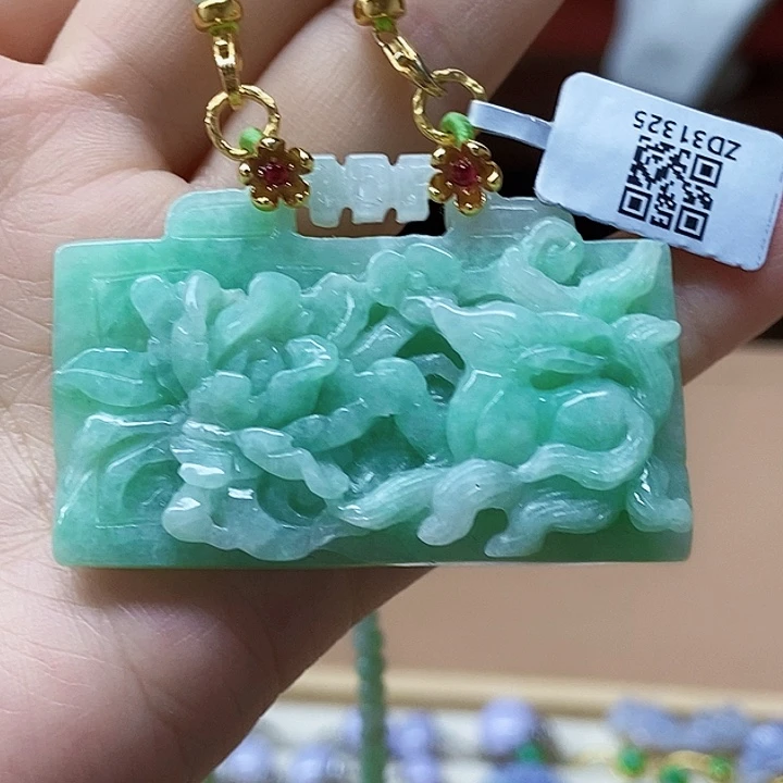 翡翠未镶嵌颈饰吊坠