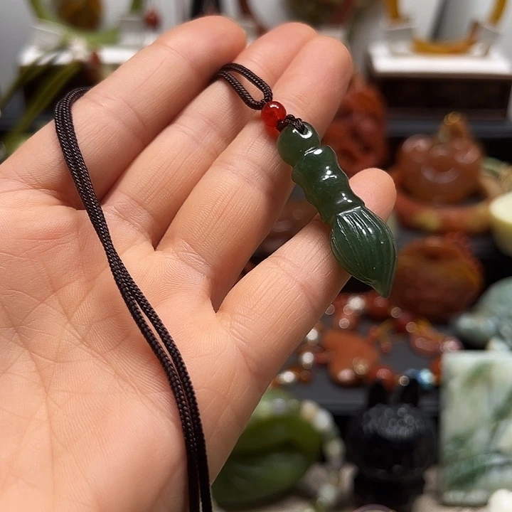 蛇纹石玉未镶嵌吊坠