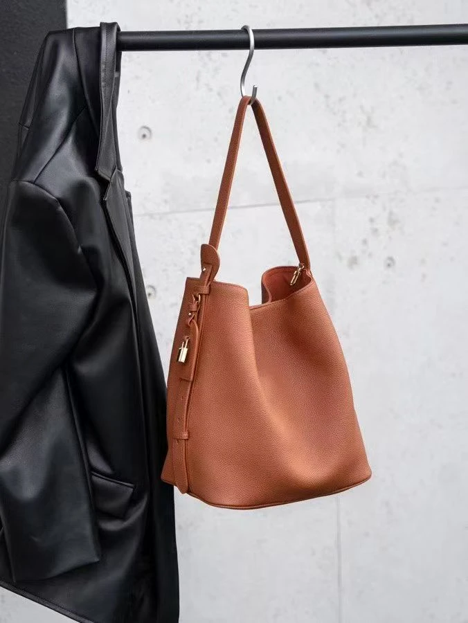 【初屿甄选】BL原版togo牛皮车缝线气质单肩包水桶包秋冬磁扣单肩