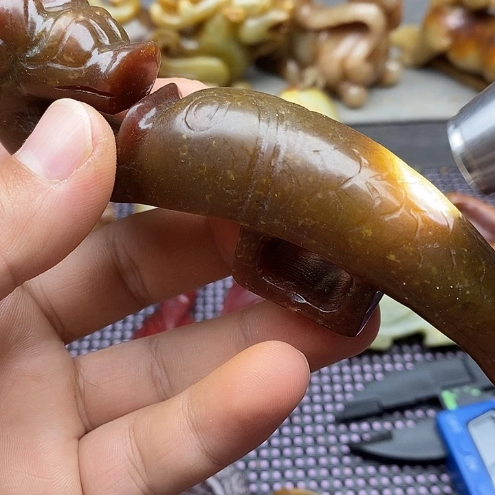 未镶嵌蛇纹石玉颈饰