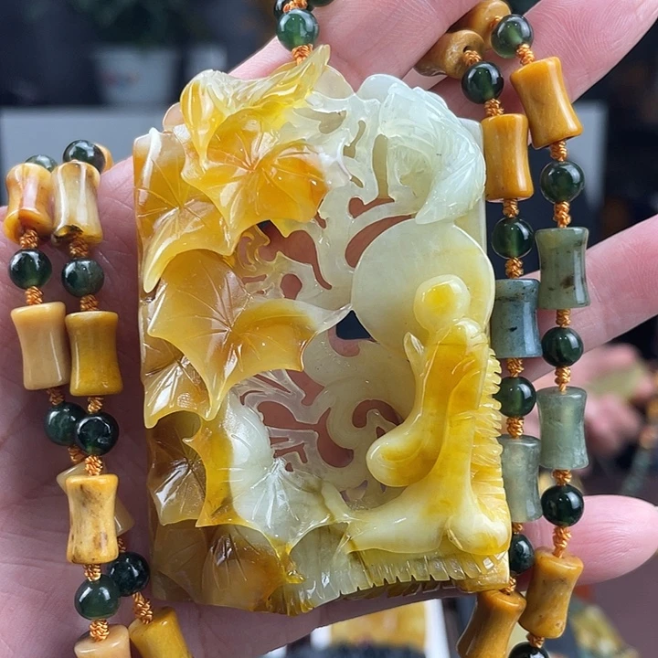 蛇纹石玉未镶嵌颈饰