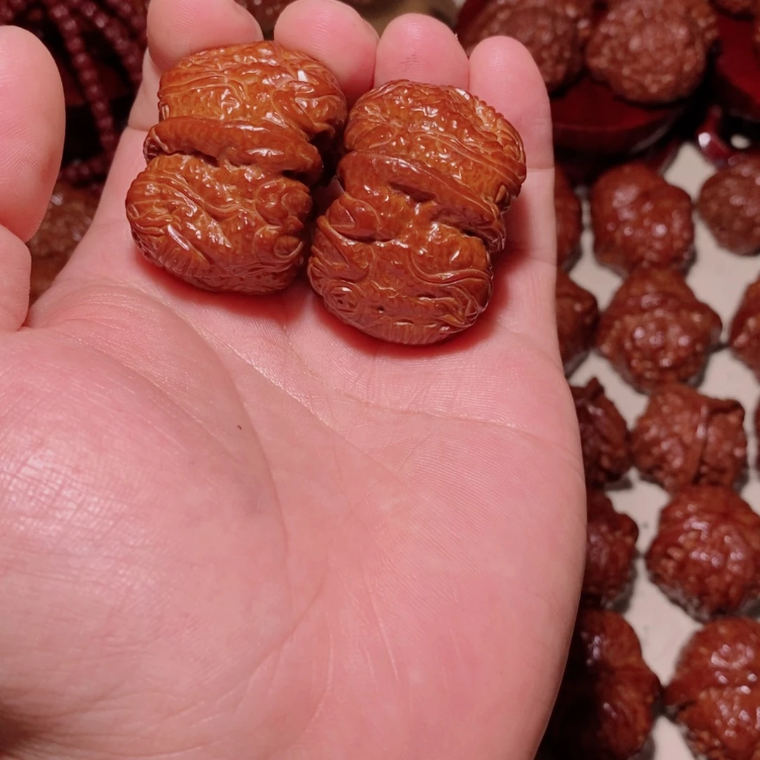 D***，桃核吊坠蛤蟆头蛤蟆头雕刻