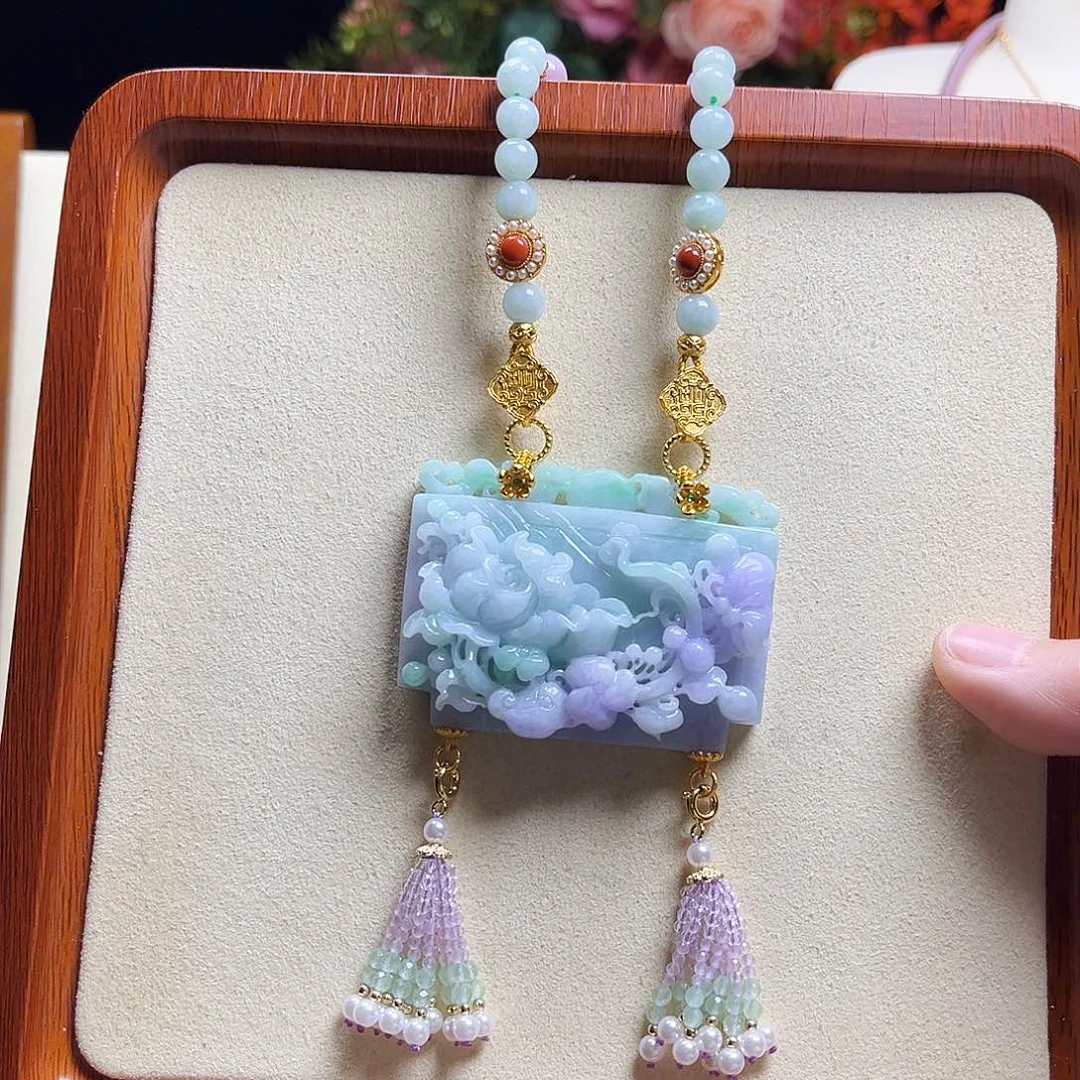 翡翠颈饰未镶嵌紫