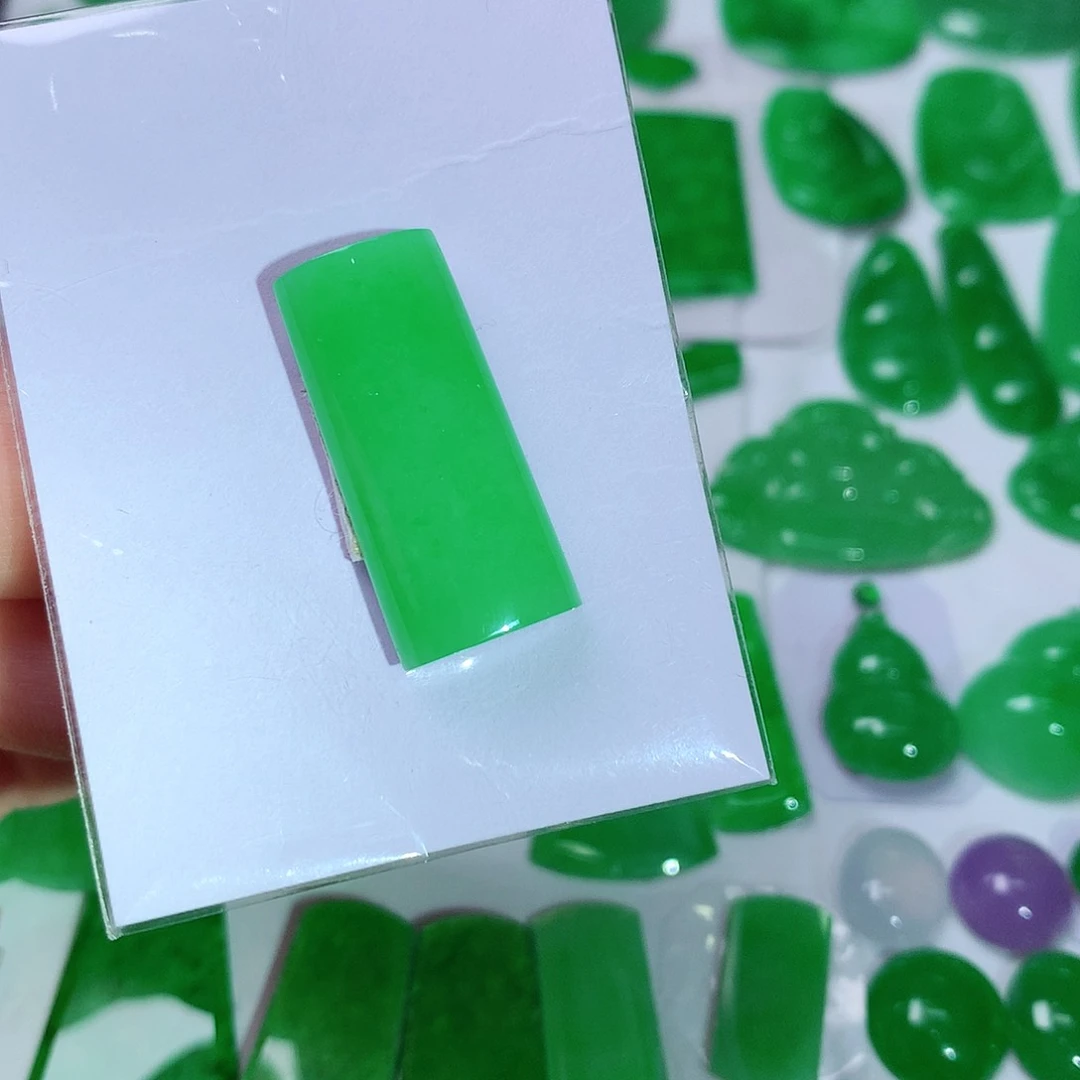 翡翠颈饰未镶嵌天然翡翠