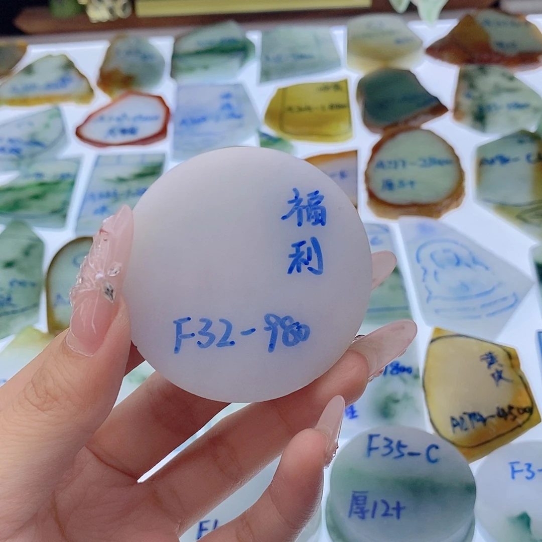 旅***行定制翡翠未镶嵌定制翡翠未镶嵌