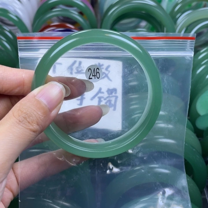 未镶嵌手镯石英质玉59