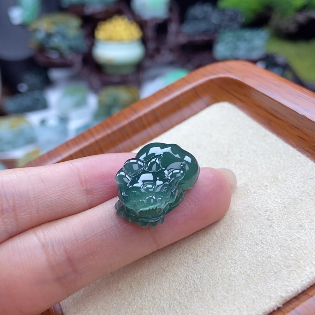 颈饰未镶嵌翡翠A12 高冰蓝水含珠貔貅