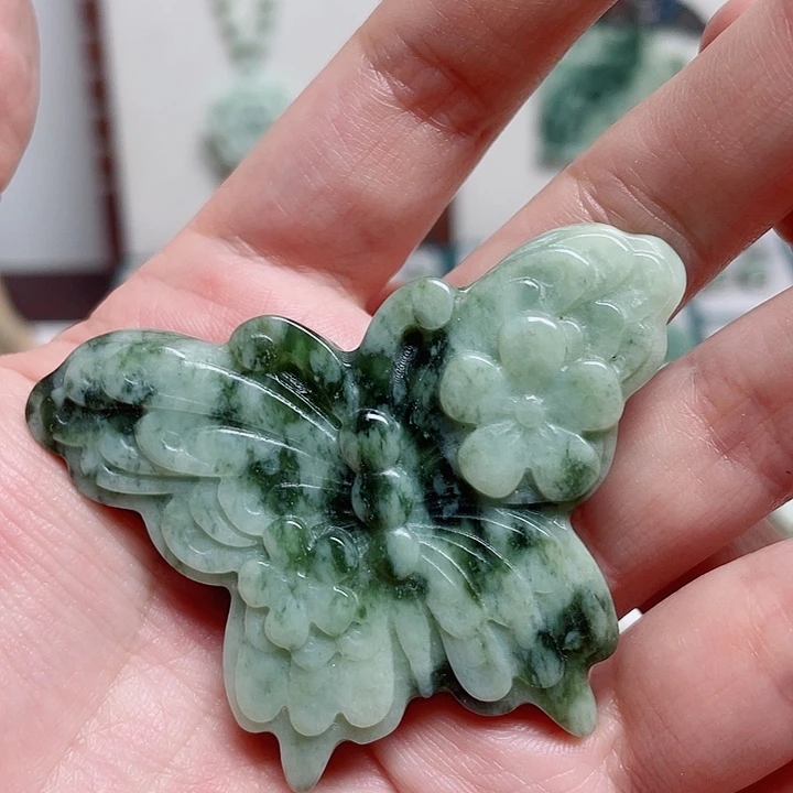 向***行透闪石-蛇纹石玉未镶嵌颈饰