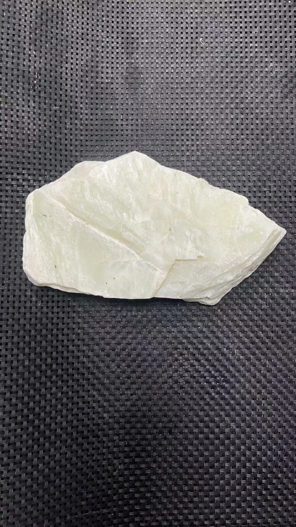 新疆精品和田玉山料