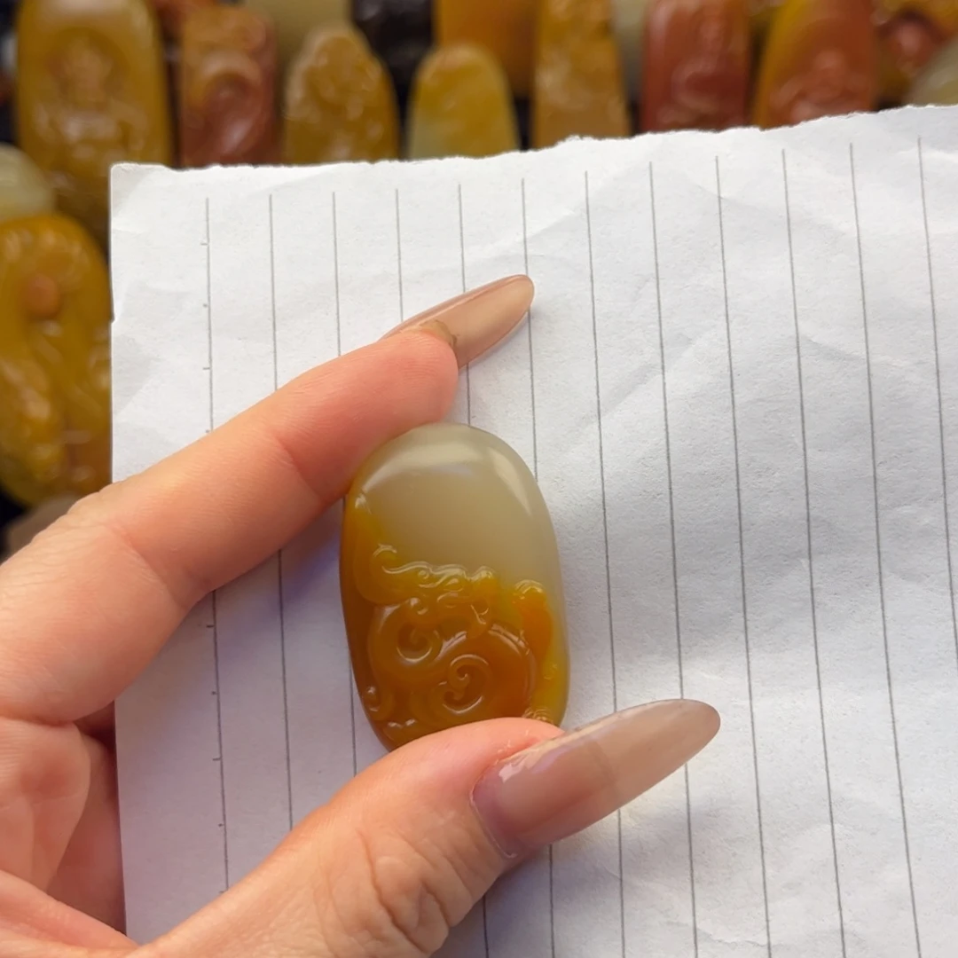 渝****石英质玉未镶嵌黄蜡石吊坠