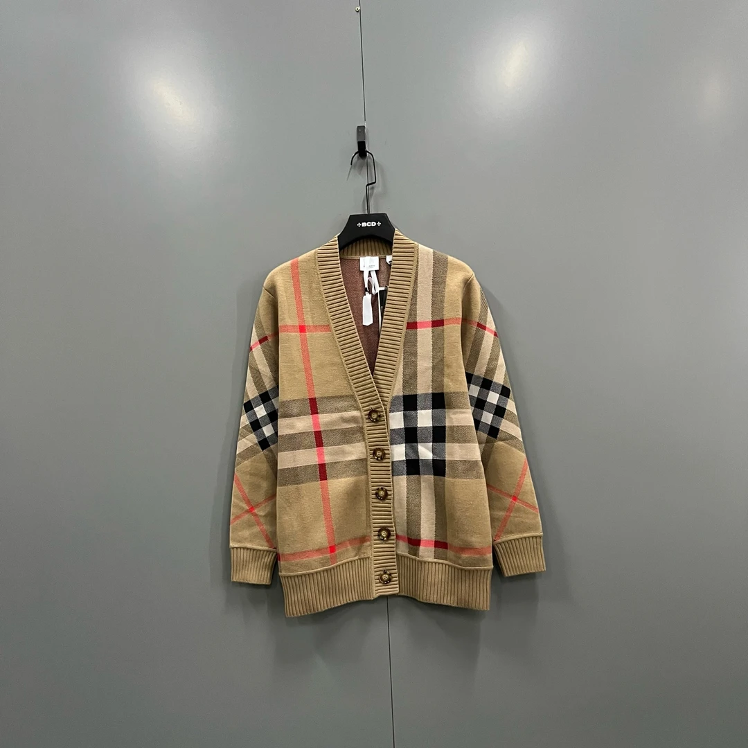 未使用 BURBERRY/博柏利 tt2 卡其色经典格纹开衫 018908