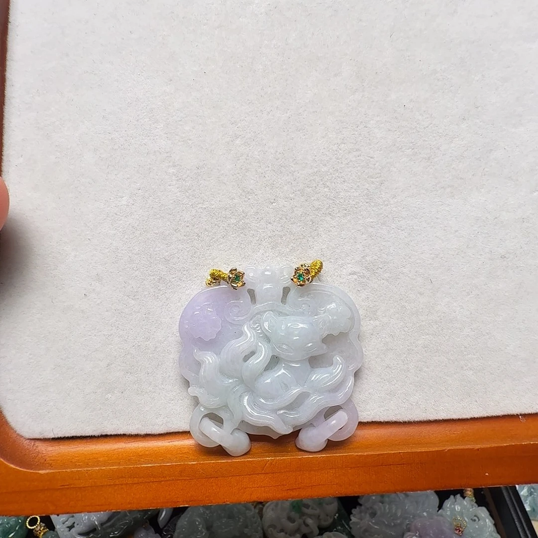 翡翠未镶嵌吊坠(赠链)