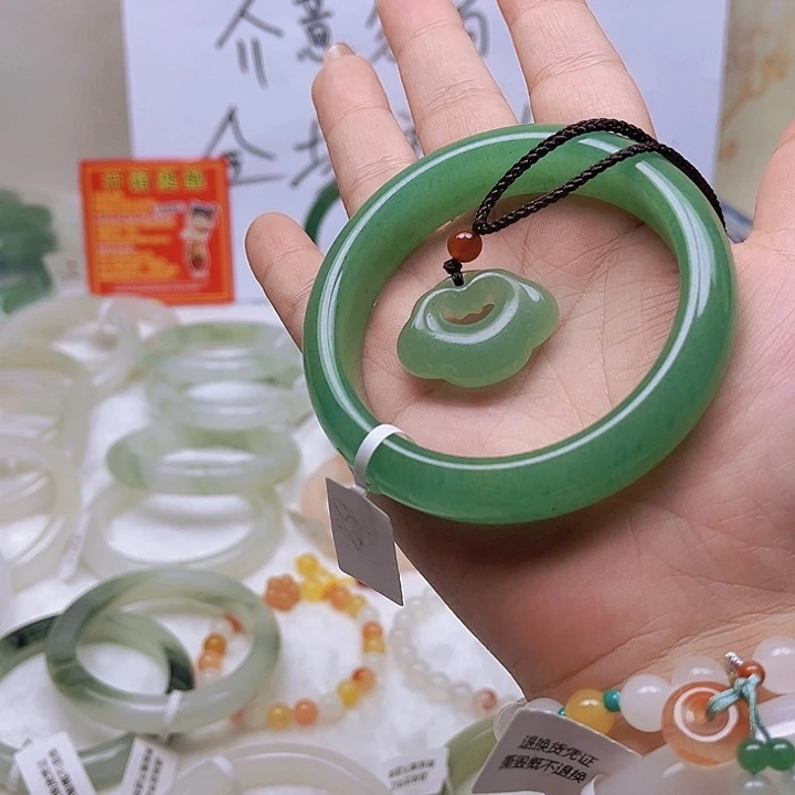 未镶嵌手镯石英质玉东陵106/58