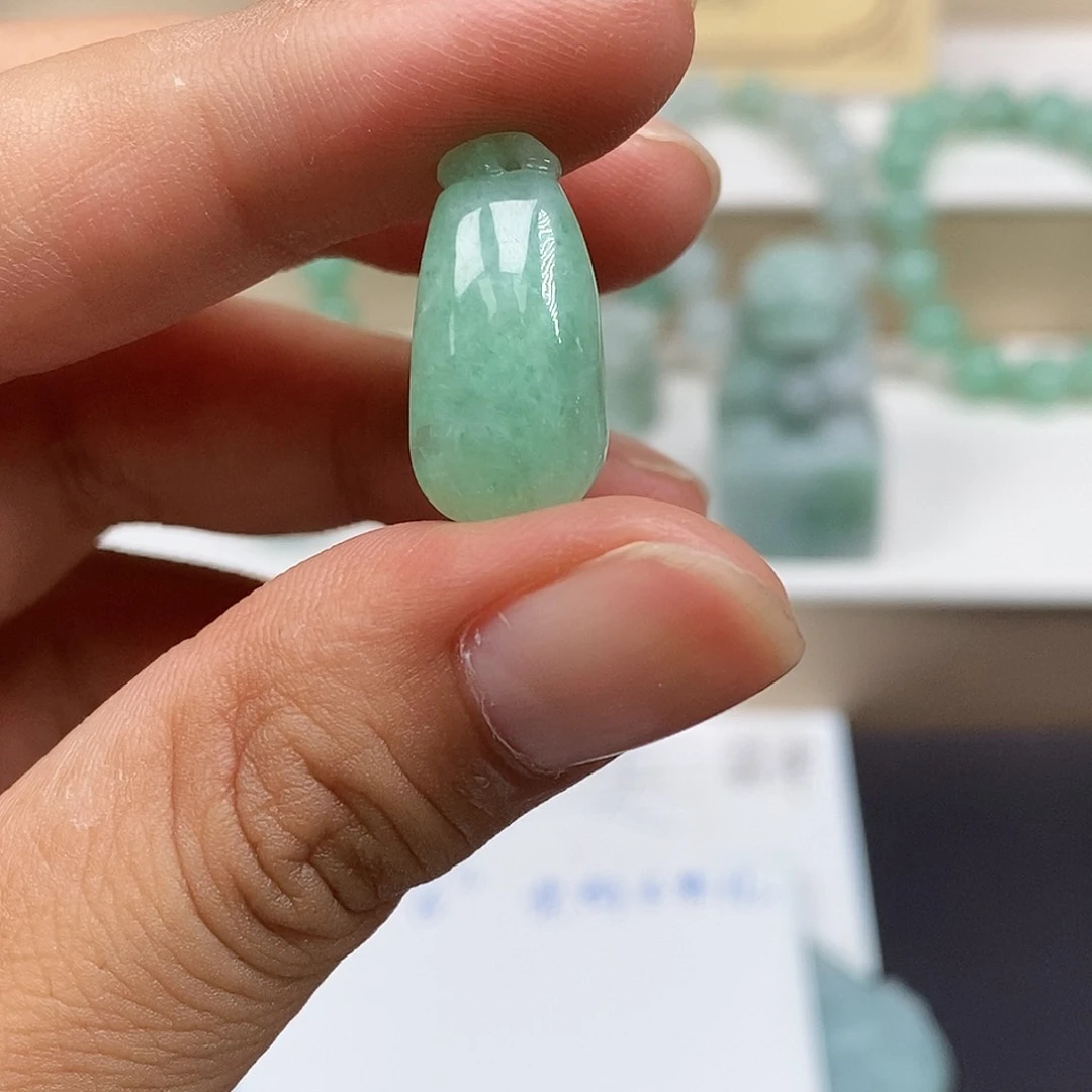 翡翠未镶嵌颈饰清**兮翡翠