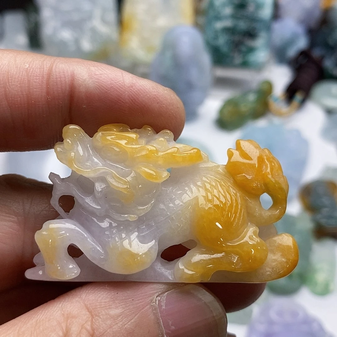翡翠未镶嵌颈饰麒麟