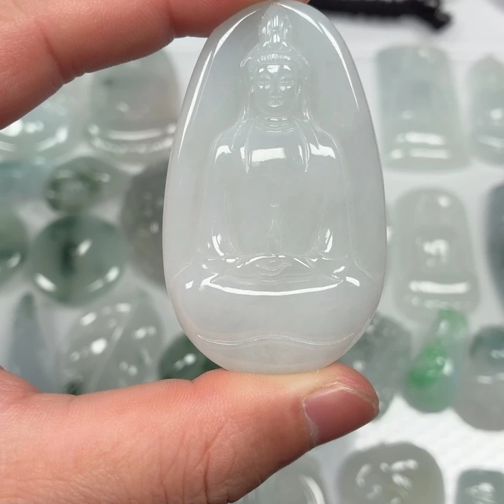翡翠未镶嵌颈饰素衣观音