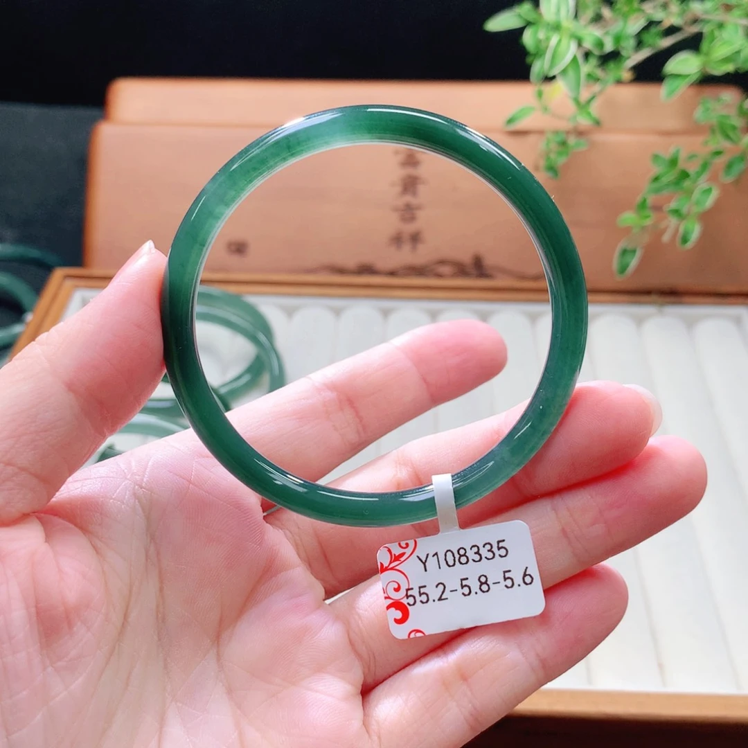 未镶嵌手镯（圆镯）翡翠