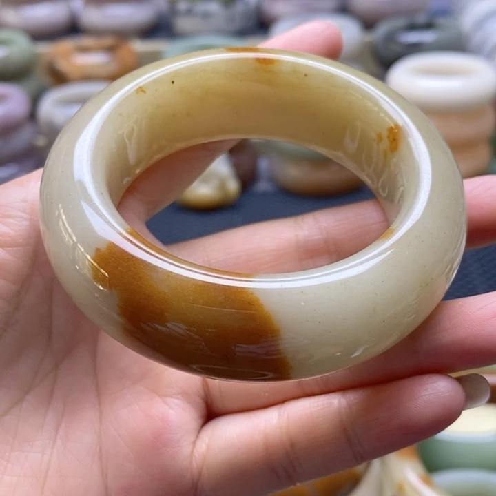未镶嵌手镯石英岩玉