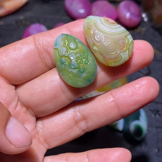 颈饰未镶嵌石英质玉逍*