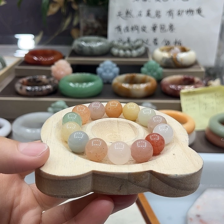 石英质玉（佘太翠）未镶嵌手镯