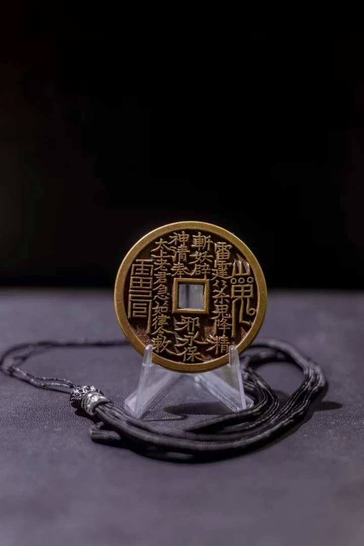 现代仿古文创品赣炉方孔山花