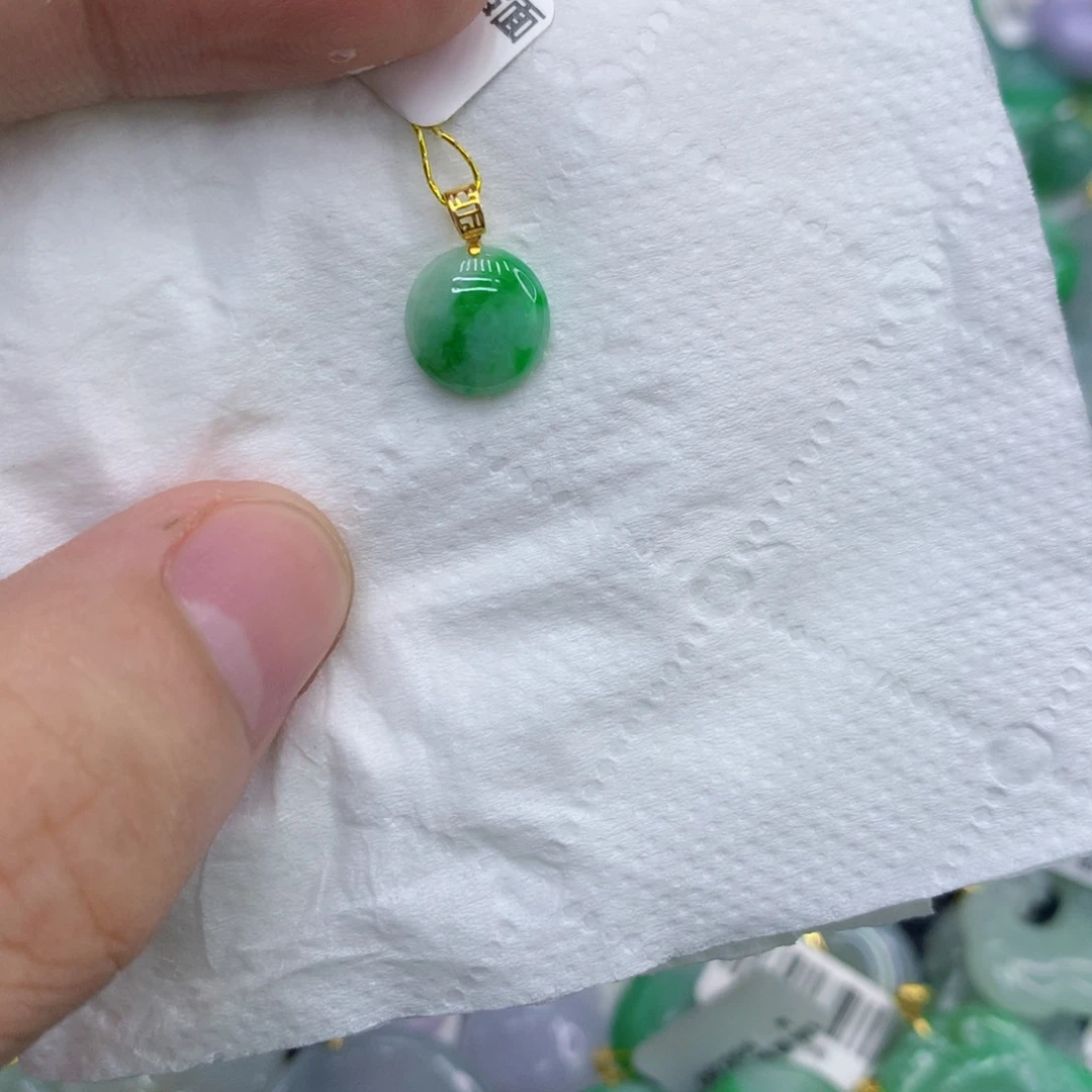 颈饰18K金镶嵌翡翠