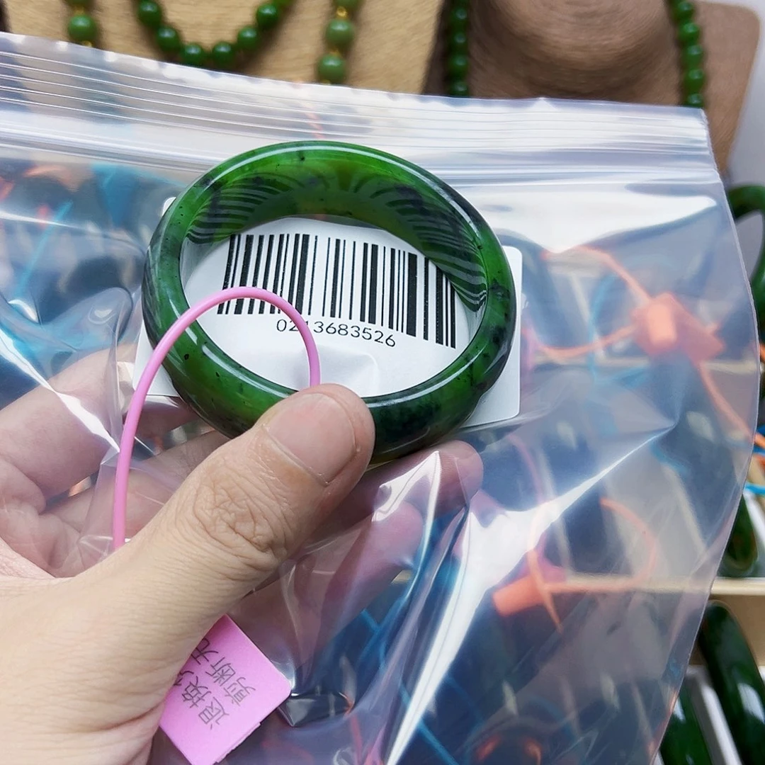 吉***意和田玉手镯未镶嵌