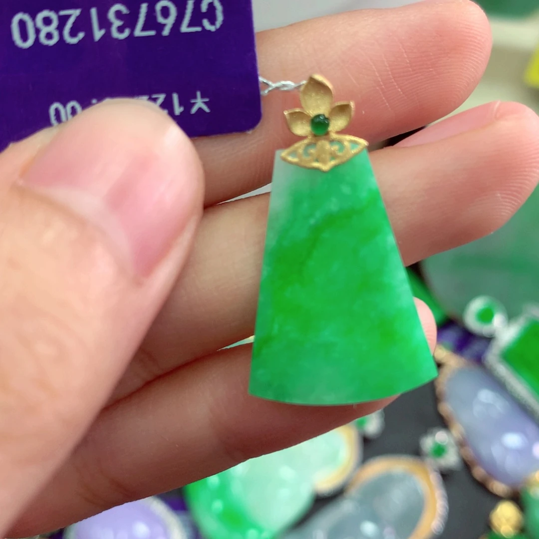 吊坠(不含链)18K金镶嵌翡翠