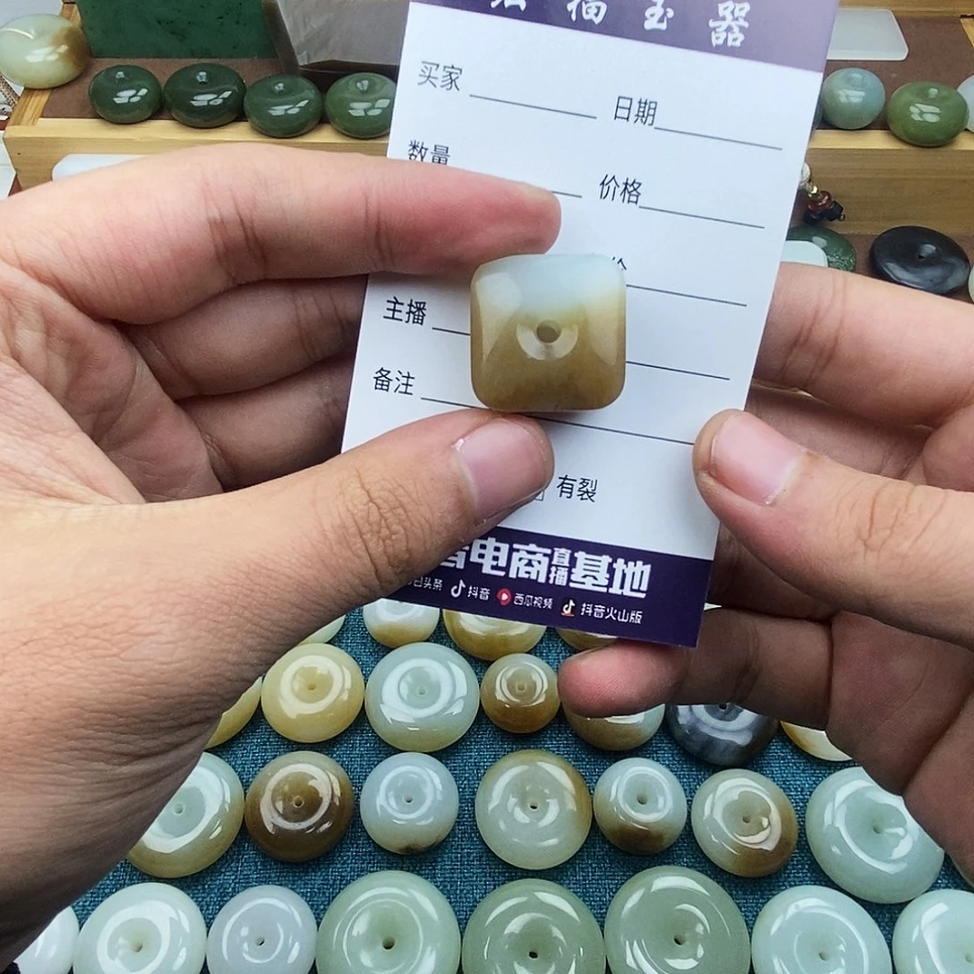 和田玉（糖玉）未镶嵌颈饰