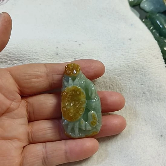 翡翠颈饰未镶嵌迷*