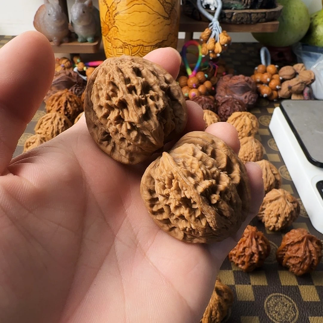 文玩核桃把件麦穗虎头